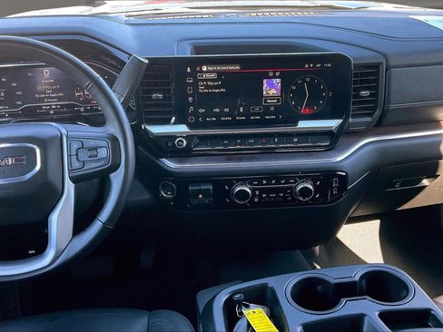 Used 2025 GMC Sierra 1500 SLT image 10