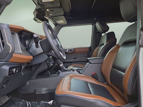 Used 2024 Ford Bronco Outer Banks image 22