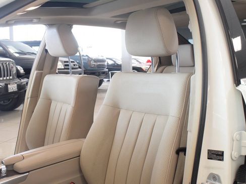 Used 2014 Mercedes-Benz E 550 4MATIC Sedan image 35