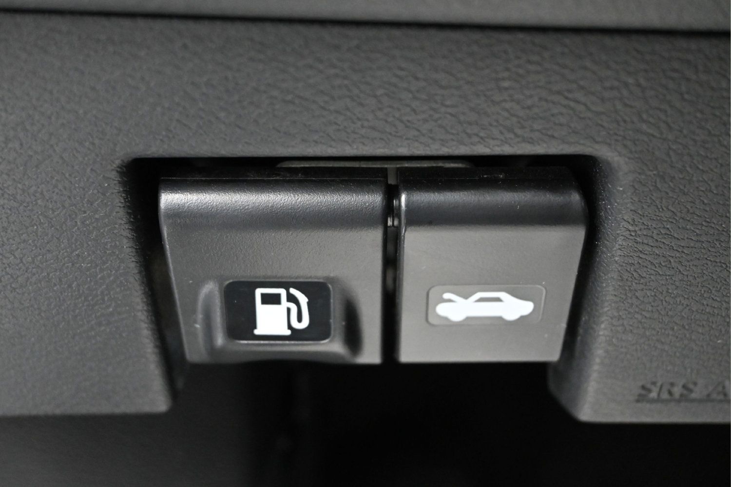 Used 2025 Nissan Versa SV FWD image 16