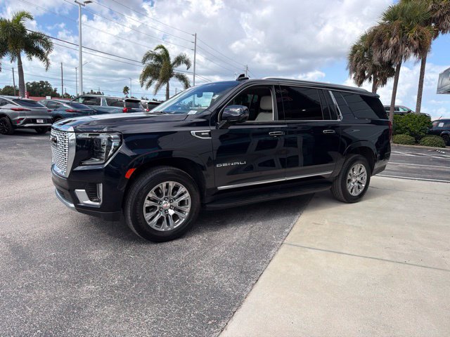 Used 2023 GMC Yukon XL Denali RWD image 4