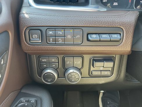 Used 2021 GMC Yukon Denali w/ Denali Ultimate Package AWD/4WD image 18
