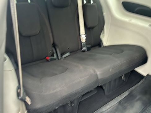 Used 2019 Chrysler Pacifica Touring Plus w/ Advanced Safetytec Group FWD image 13
