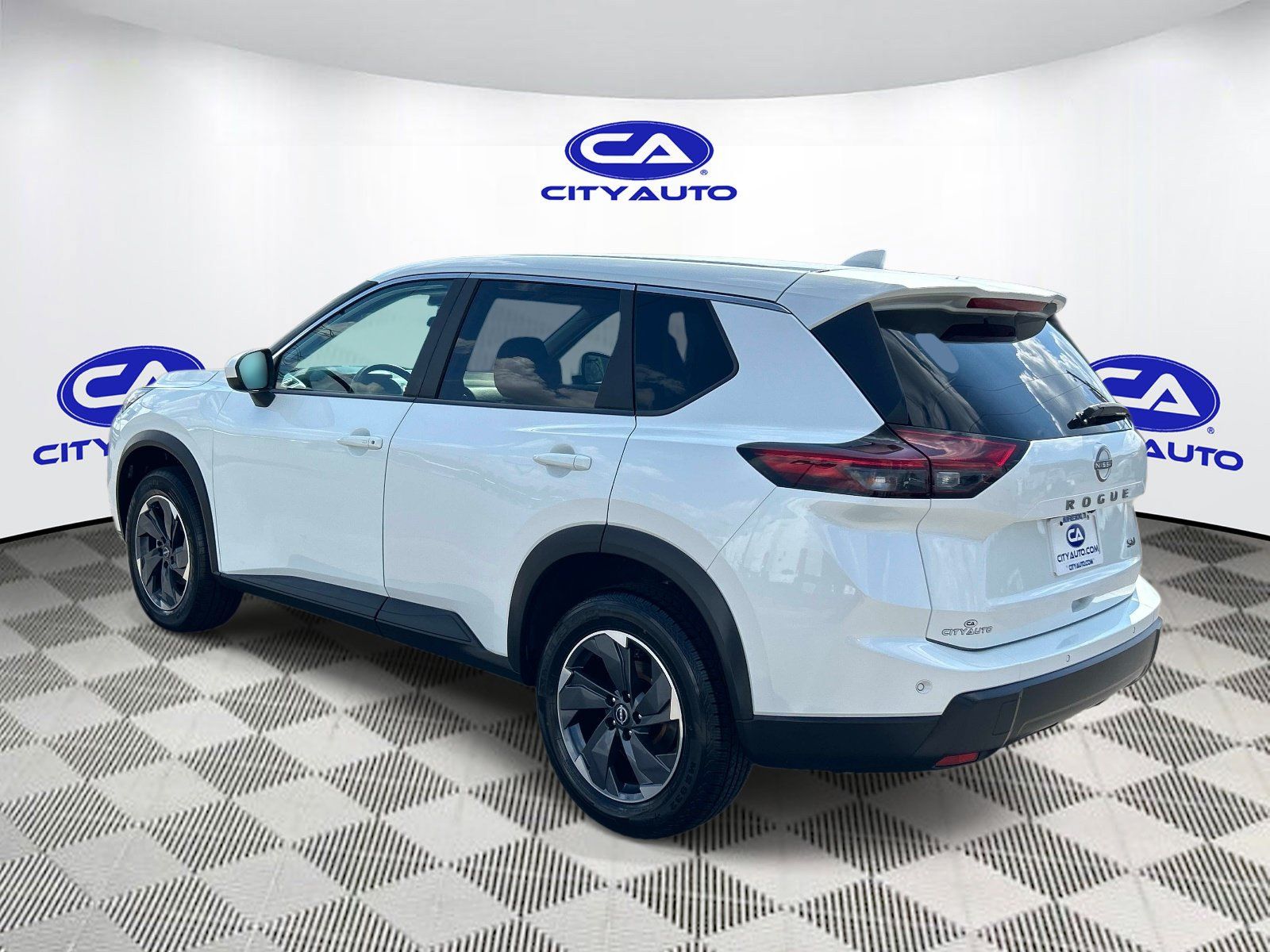 Used 2024 Nissan Rogue SV FWD image 5