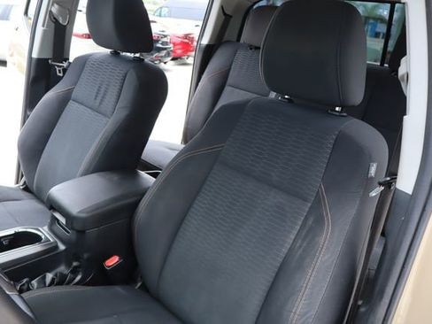 Used 2018 Toyota Tacoma SR5 RWD image 13