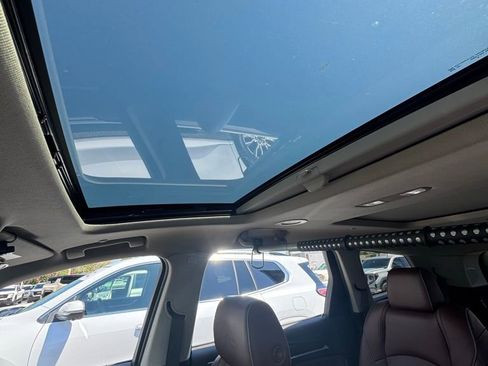 Used 2019 Buick Enclave Avenir AWD/4WD image 11