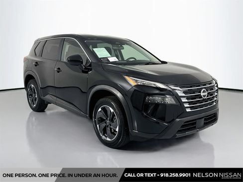 Certified 2025 Nissan Rogue SV FWD image 3