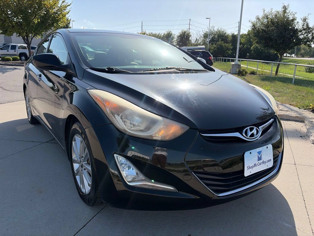 Used 2015 Hyundai Elantra SE w/ Option Group 02 FWD image 2