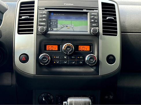 Used 2019 Nissan Frontier PRO-4X image 6