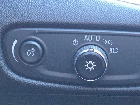 Used 2017 Chevrolet Malibu LT image 25