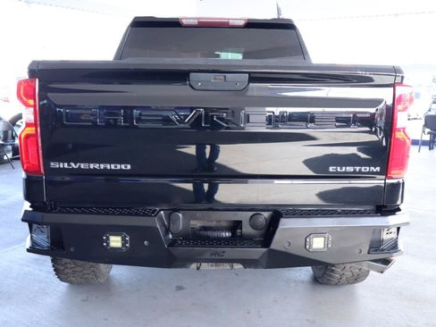 Used 2019 Chevrolet Silverado 1500 Custom w/ Custom Convenience Package AWD/4WD image 8