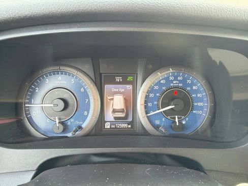 Used 2019 Toyota Sienna Limited Premium w/ Carpet Mat Package FWD image 17