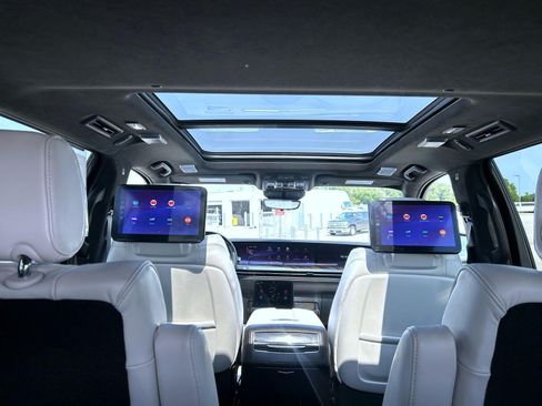 Certified 2026 Cadillac Escalade Platinum Sport w/ LPO, ONYX Package AWD/4WD image 23