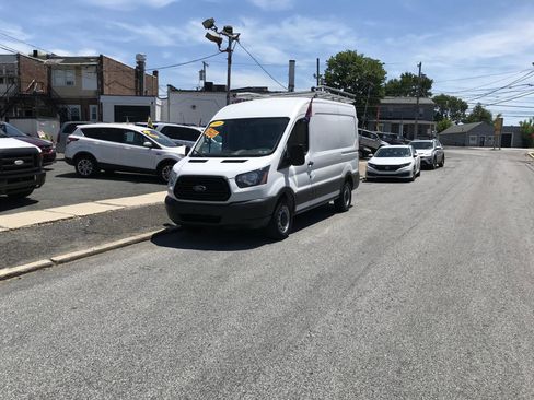 Used 2018 Ford Transit 250 RWD image 2