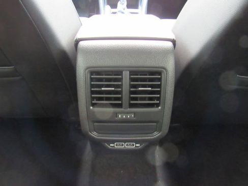 Used 2022 Volkswagen Passat 2.0T SE image 28