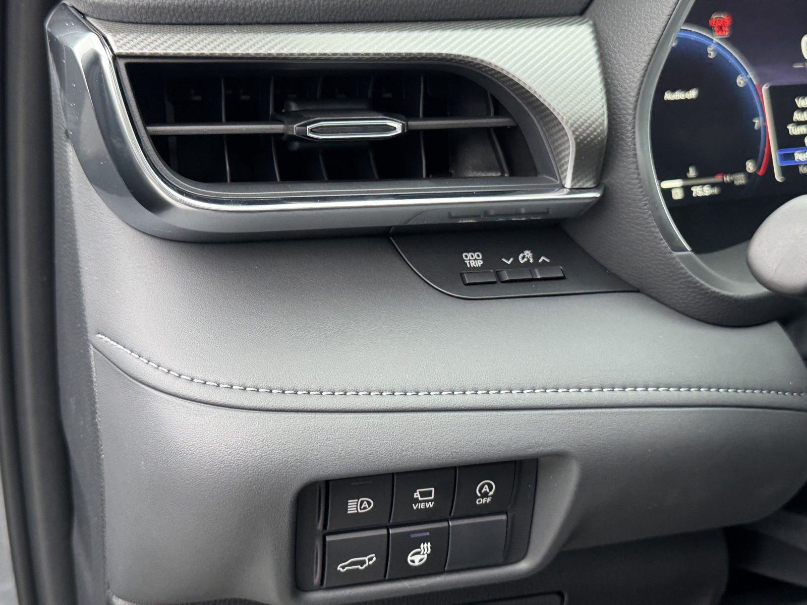 New 2026 Toyota Highlander Platinum AWD/4WD image 17