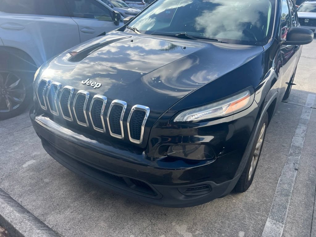 Used 2015 Jeep Cherokee Sport FWD image 2