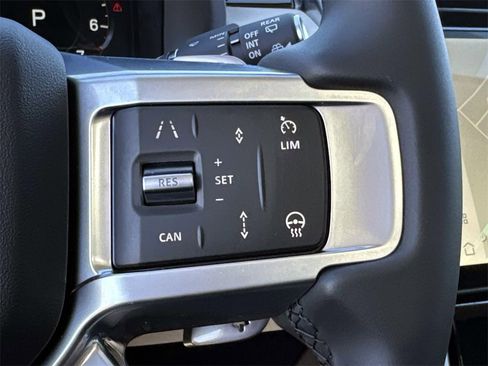 New 2026 Land Rover Discovery S image 31