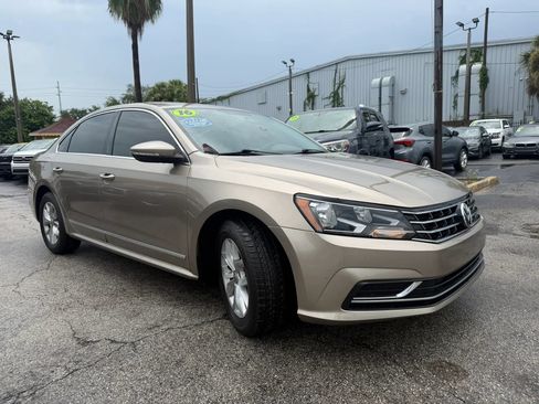 Used 2016 Volkswagen Passat 1.8T S FWD image 3