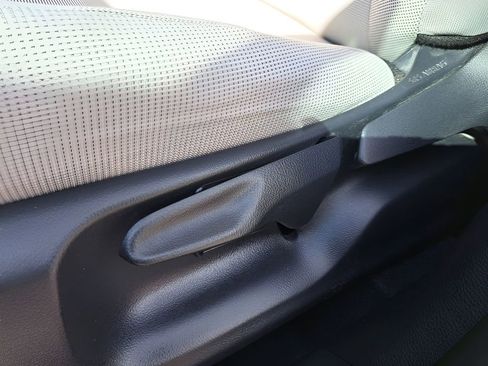 Certified 2025 Toyota Corolla Cross LE image 15