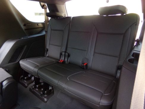 Used 2022 GMC Yukon Denali w/ Denali Premium Package AWD/4WD image 26