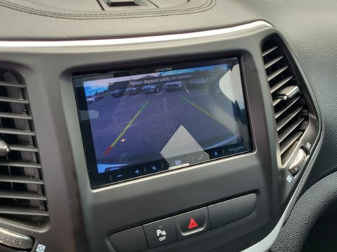 Used 2019 Jeep Cherokee Limited AWD/4WD image 27