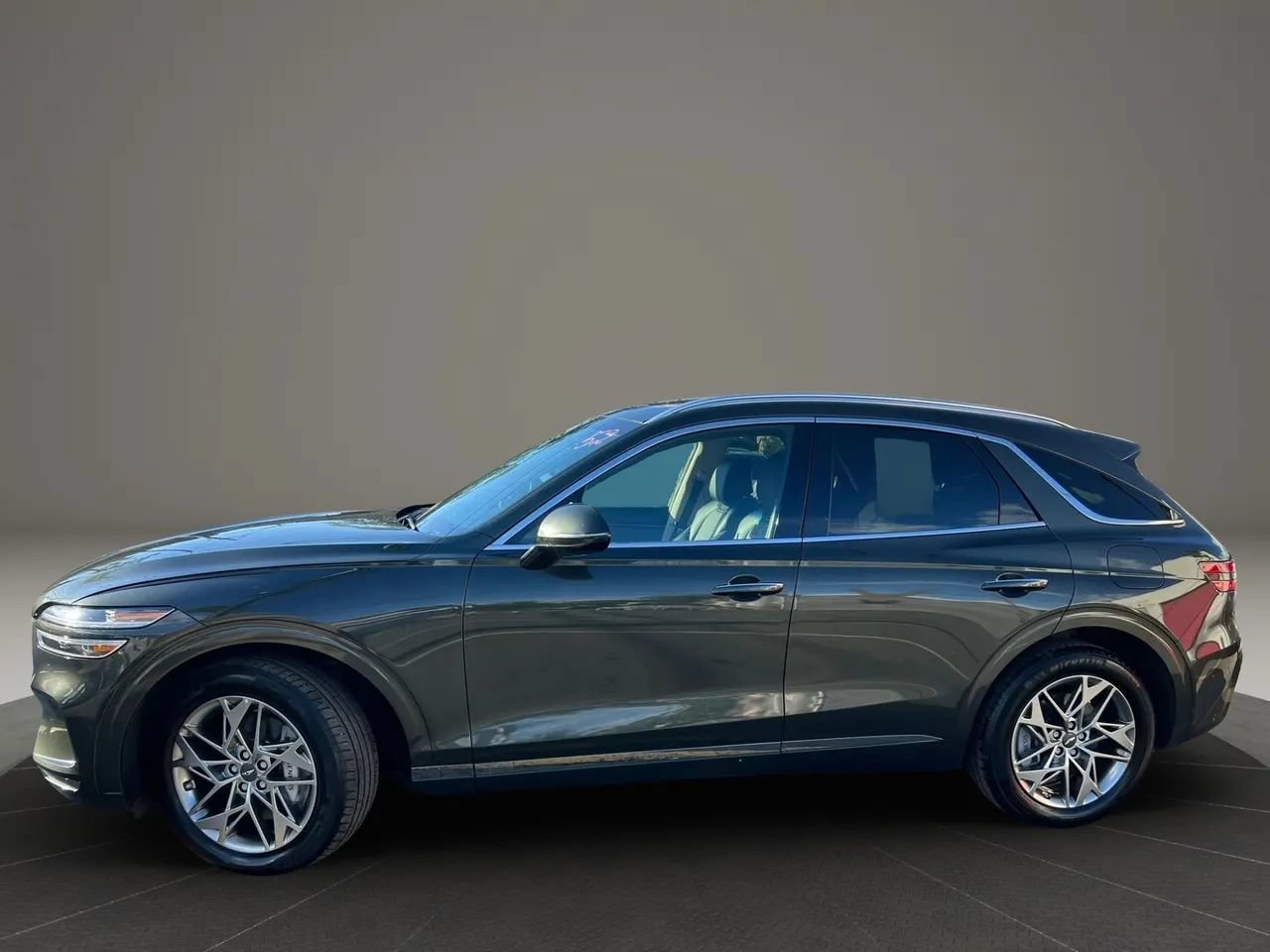 Used 2025 Genesis GV70 2.5T AWD/4WD image 2