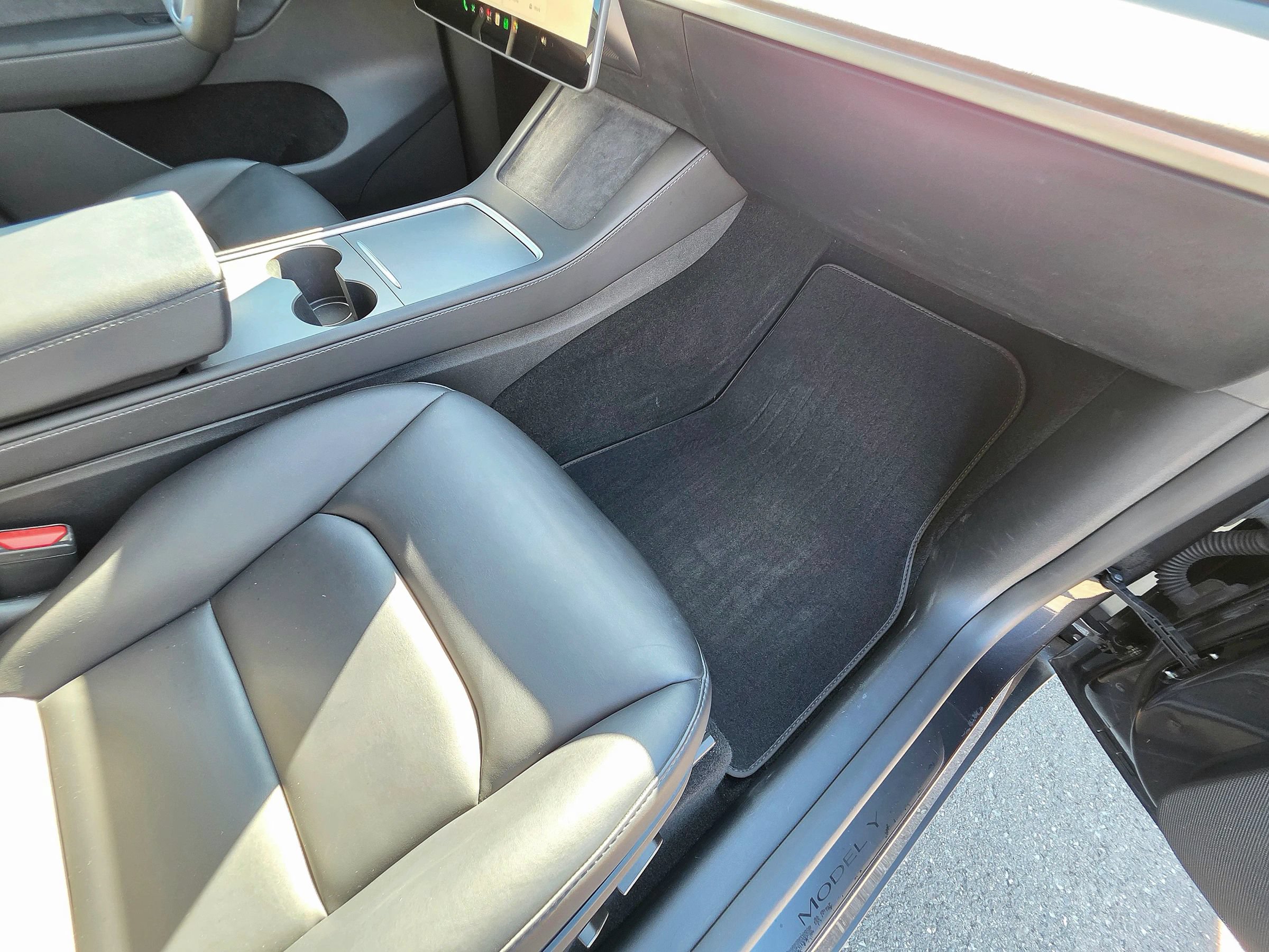 Used 2024 Tesla Model Y Long Range AWD/4WD image 48