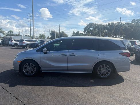Used 2025 Honda Odyssey Touring image 4
