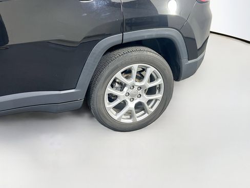 Used 2022 Jeep Compass Latitude w/ Sun and Sound Group AWD/4WD image 29