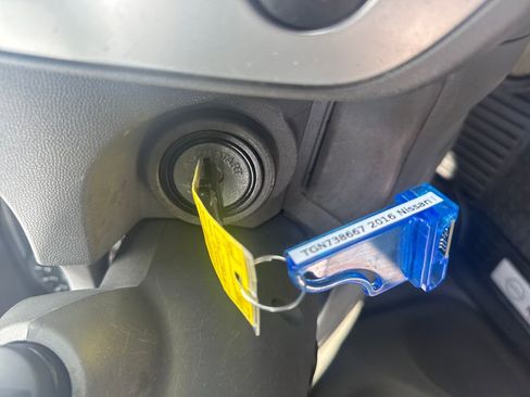 Used 2016 Nissan Frontier SV image 28