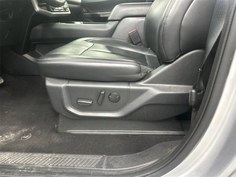 Used 2024 Ford Expedition Max XLT image 10