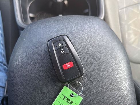 Used 2025 Toyota RAV4 XLE AWD/4WD image 31
