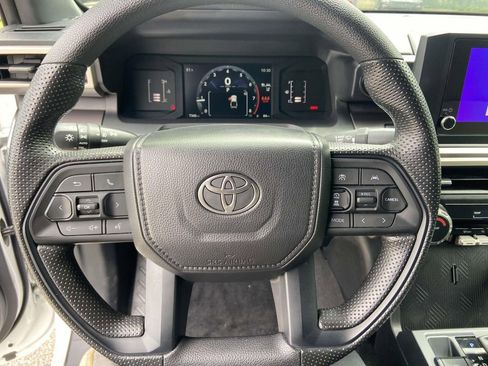 Used 2025 Toyota Tacoma SR5 AWD/4WD image 35