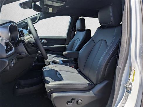New 2026 Chrysler Pacifica Select FWD image 4