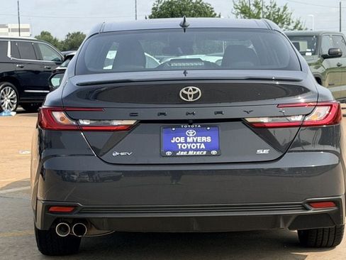 Used 2025 Toyota Camry SE FWD image 8