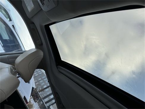 Certified 2022 Toyota Highlander XLE image 6