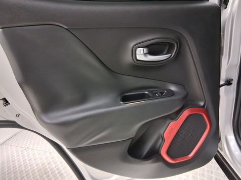 Used 2016 Jeep Renegade Trailhawk AWD/4WD image 21