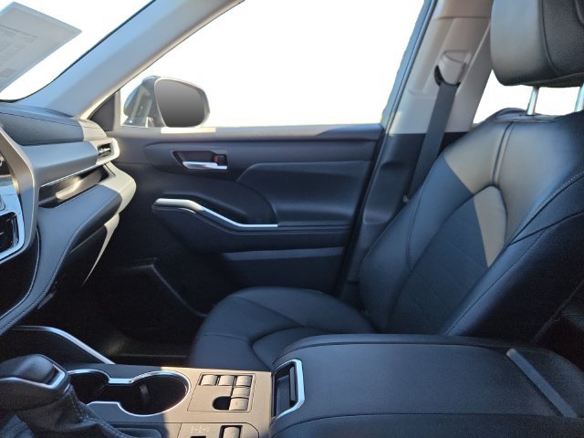 Certified 2026 Toyota Highlander XLE AWD/4WD image 11