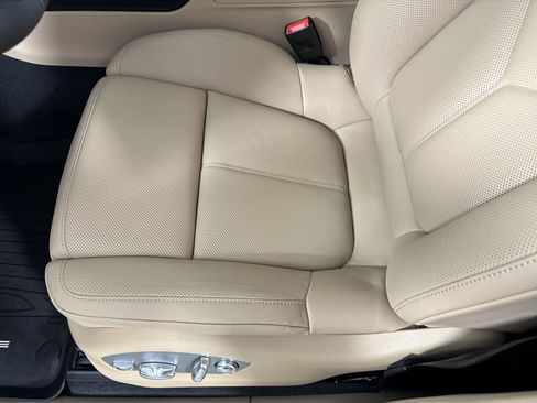 Certified 2025 Porsche Macan image 15