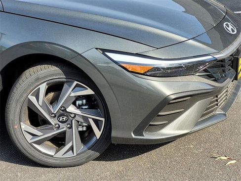 Certified 2025 Hyundai Elantra SEL w/ Cargo Package image 3