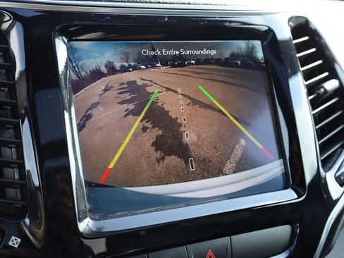 Used 2020 Jeep Cherokee High Altitude image 24