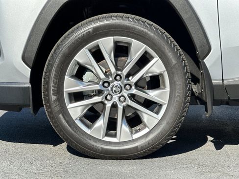 Used 2023 Toyota RAV4 XLE Premium image 33