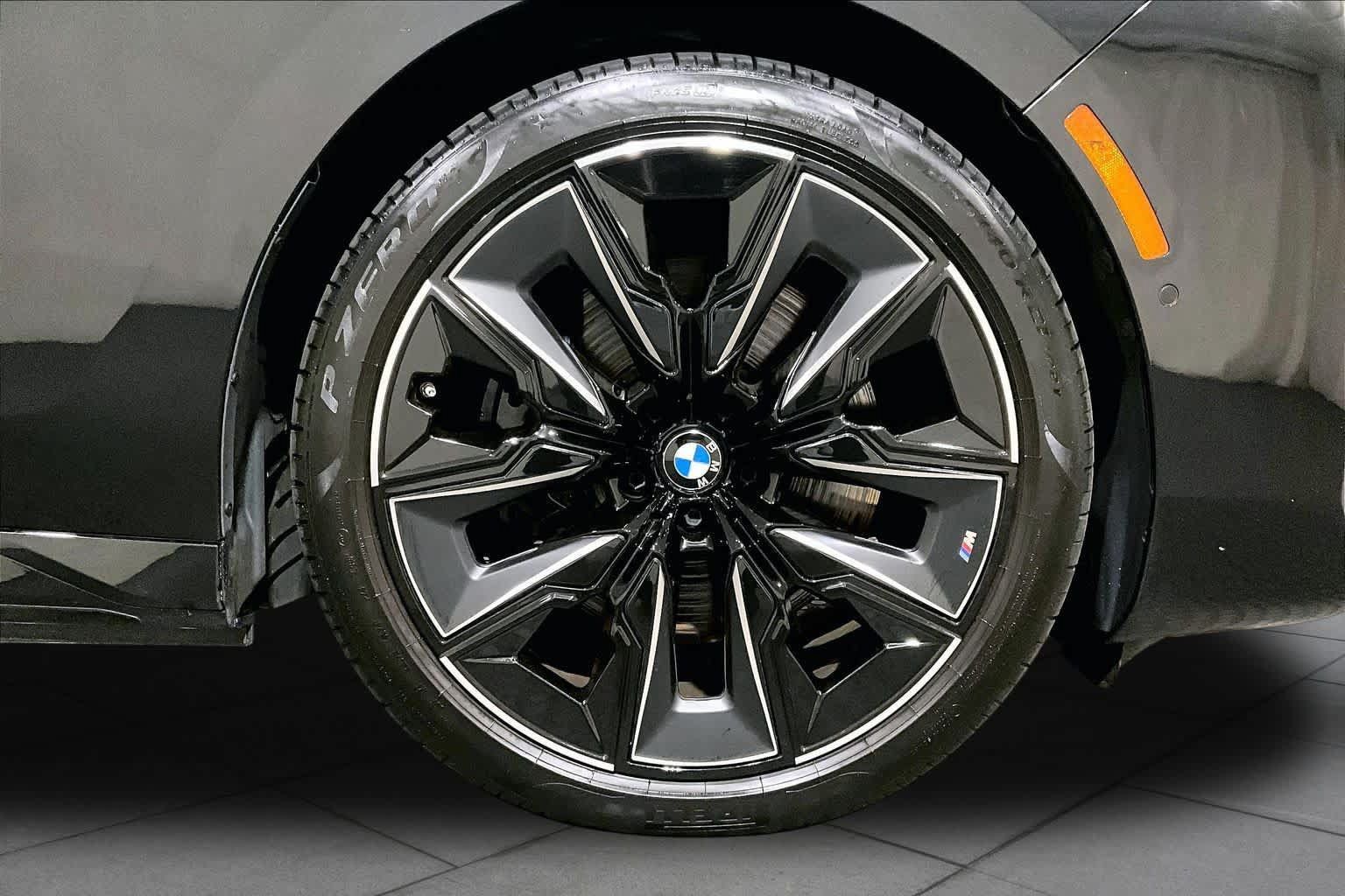 Used 2023 BMW i7 xDrive60 AWD/4WD image 10
