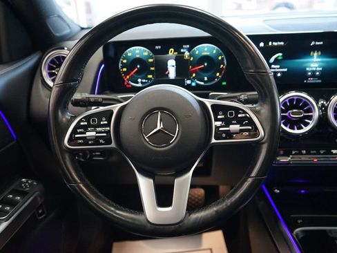 Used 2023 Mercedes-Benz GLB 250 4MATIC w/ Premium Package image 30