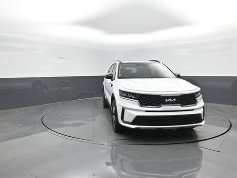 Used 2022 Kia Sorento S w/ Panoramic Sunroof Package FWD image 2