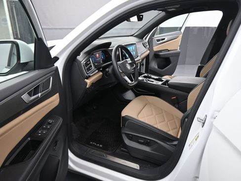 Used 2024 Volkswagen Atlas Cross Sport SE AWD/4WD image 40