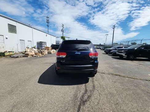 Used 2018 Jeep Grand Cherokee Laredo AWD/4WD image 16
