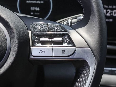 Certified 2023 Hyundai Elantra Limited FWD image 31