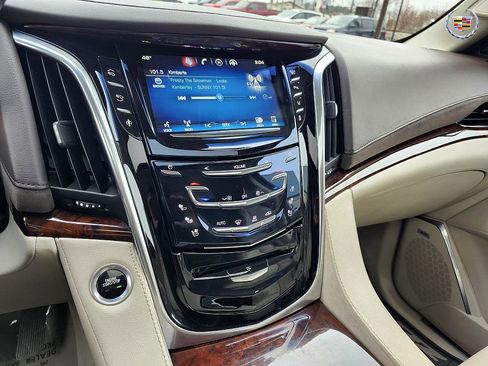 Used 2015 Cadillac Escalade Premium image 20
